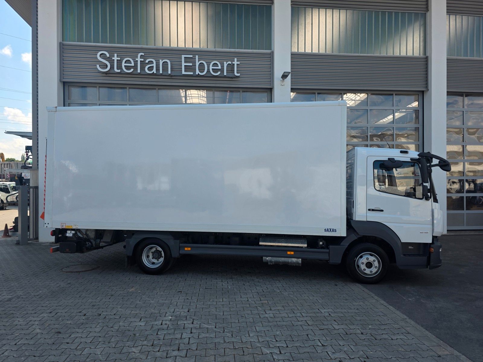 Fahrzeugabbildung Mercedes-Benz Atego 818 L Koffer+LBW Klima 3 Sitze