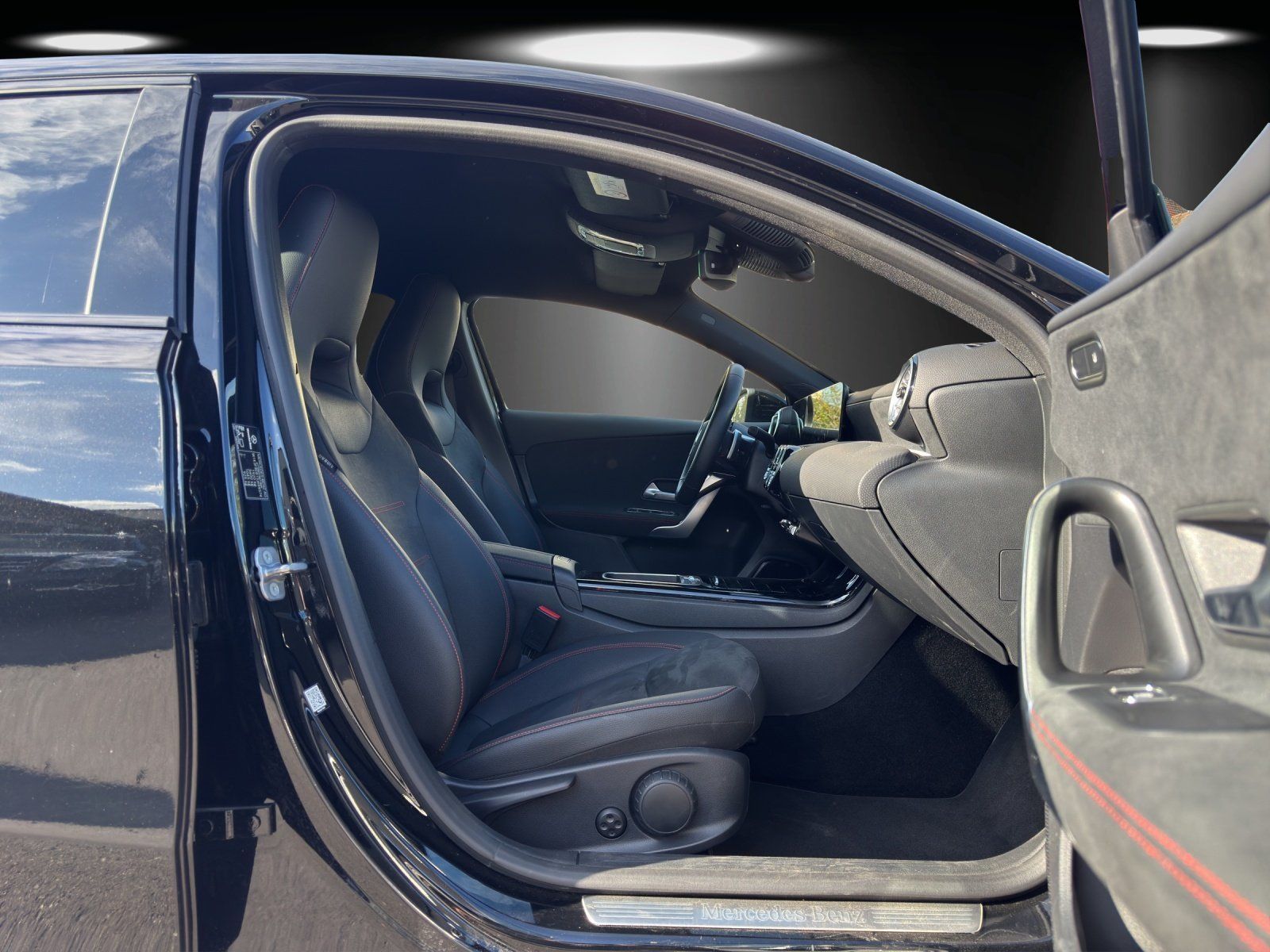 Fahrzeugabbildung Mercedes-Benz A 180 AMG KeyGo LED Kamera Soundsystem Totwinkel