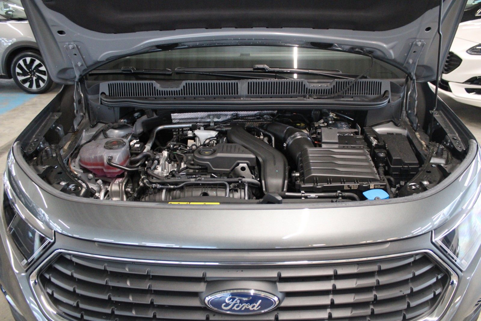Fahrzeugabbildung Ford Tourneo Connect Titanium Automatik ACC CAM GJR