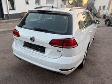 Volkswagen Golf - 10