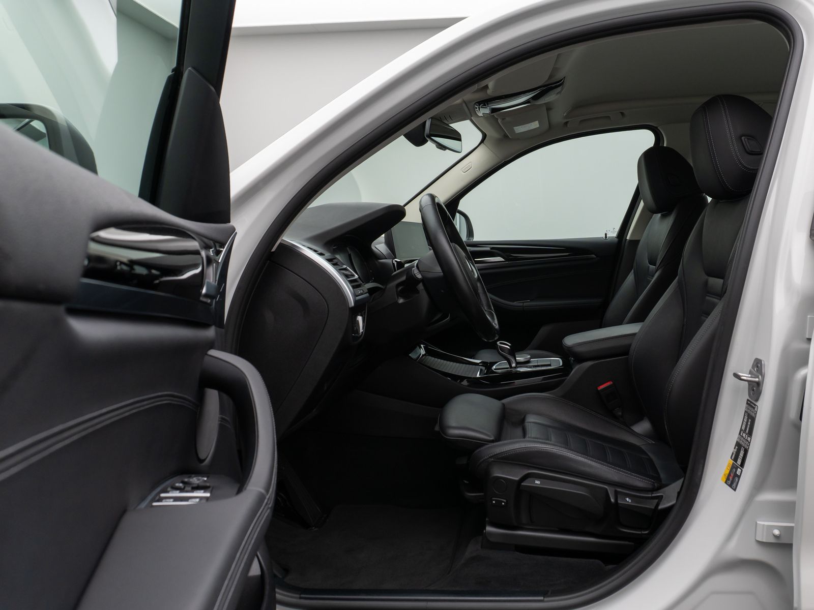 Fahrzeugabbildung BMW X3 xD30e Kamera HUD DAB Lenkrhzg Alarm AHK Sport