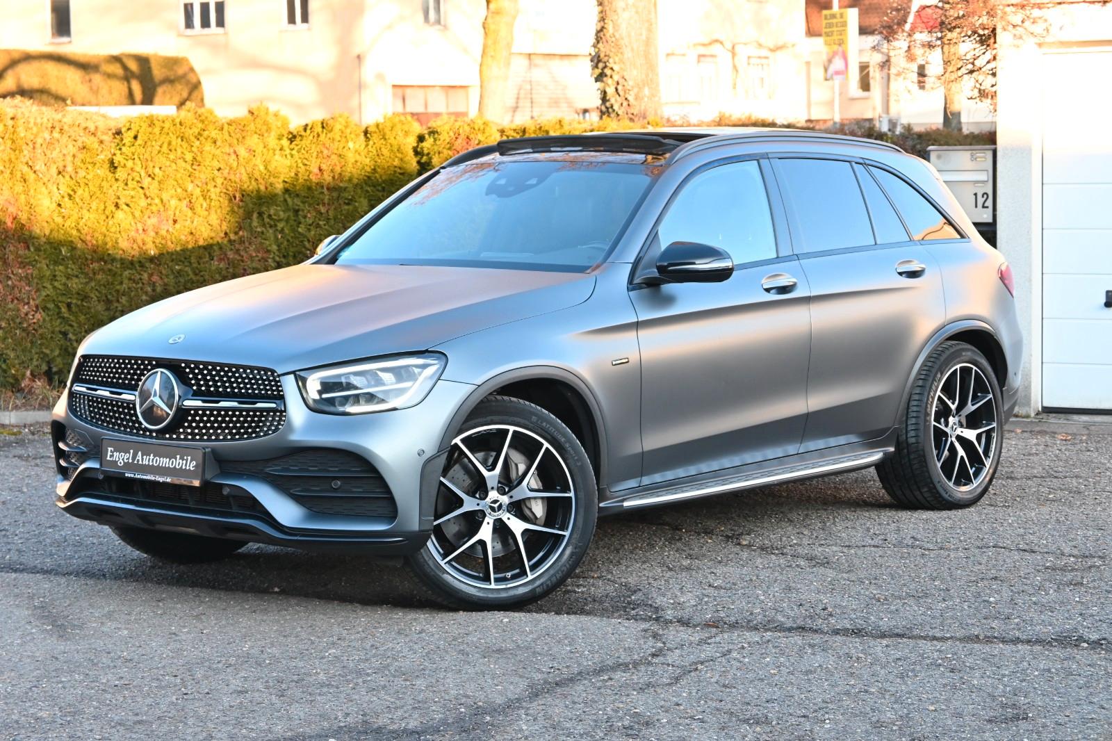 Mercedes-Benz GLC 300 e 4Matic Panorama Kam Airmatic Virtual