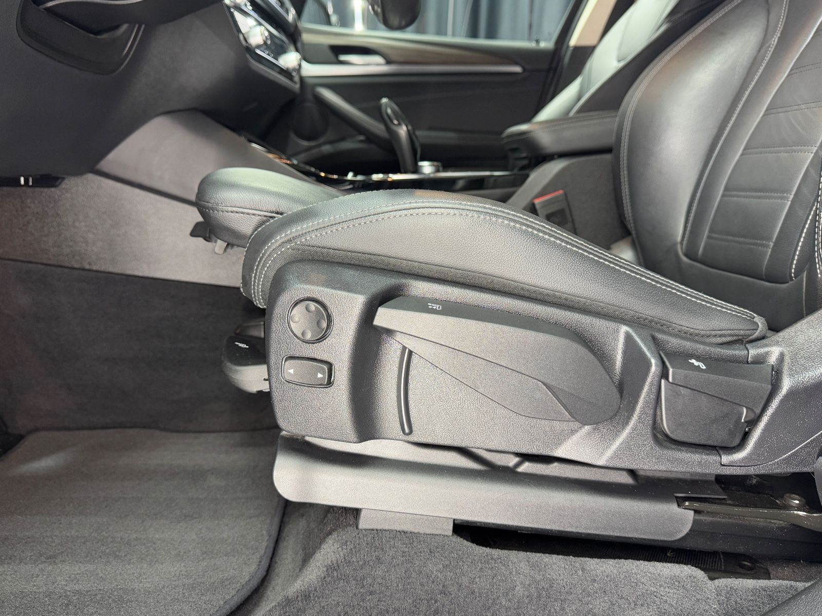 Fahrzeugabbildung BMW X3 xDrive 20d|LEDER|NAVI|M-SPORT 19 ZOLL|AHK