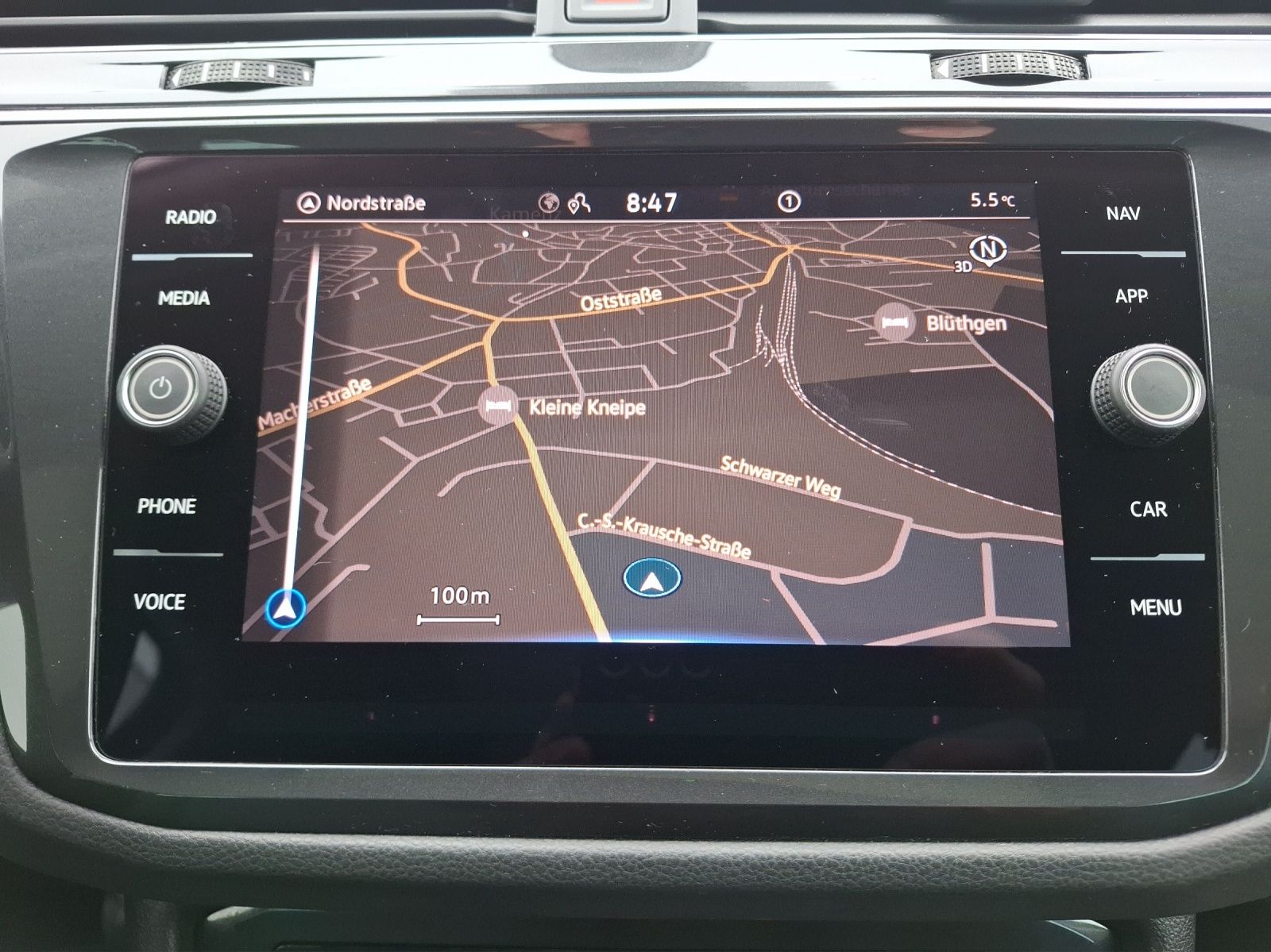 Fahrzeugabbildung Volkswagen Tiguan TDI Elegance DSG Matrix Navi AID Pano ACC