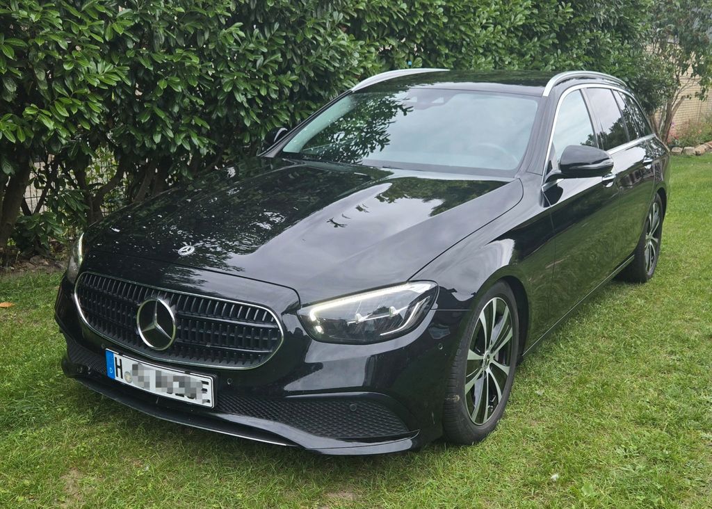 Image of Mercedes-Benz E 300