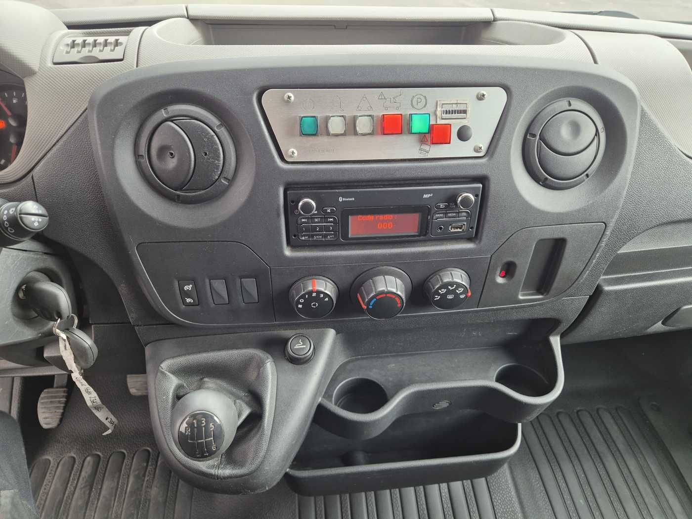 Fahrzeugabbildung Renault Master 2.3 dCi / France Elevateur 121FT, 12m