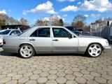 Mercedes-Benz E 220 Sport W124 *Automatik+SSD* - Mercedes-Benz E 220 mit Benzin-Antrieb: Limousine, Automatik