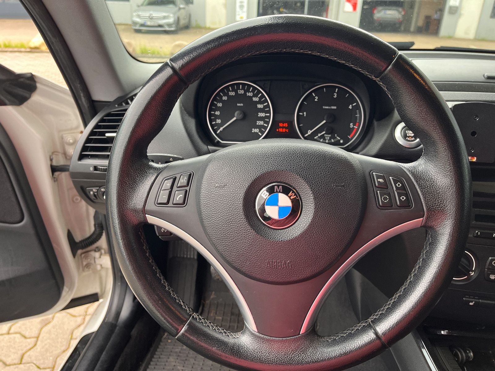 Fahrzeugabbildung BMW 116 Baureihe 1 Lim. 116d