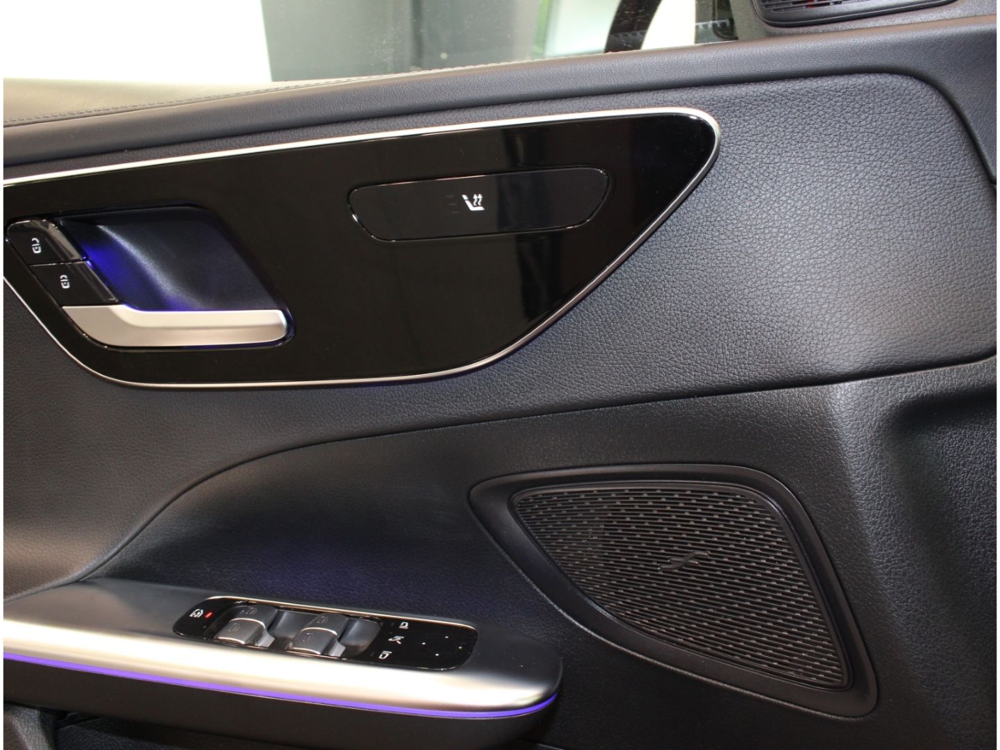 Fahrzeugabbildung Mercedes-Benz C 200 AMG Line R.Kamera+Pano+AppleCarPl+Designo