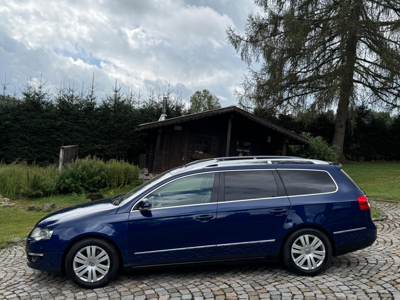 Volkswagen Passat 2009 — rear view
