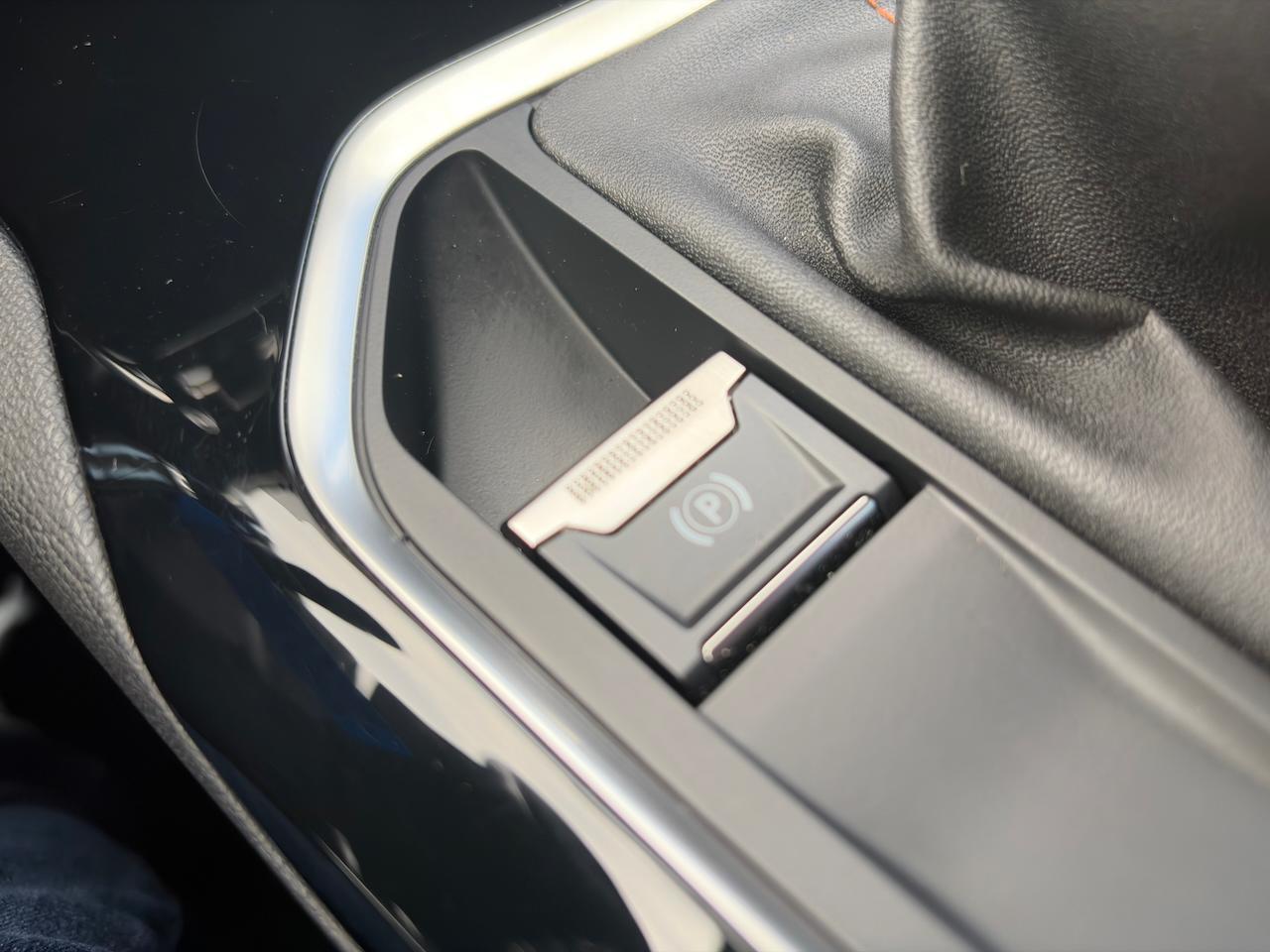 Peugeot 3008 1.2 12V e-THP / Allwetter Reifen