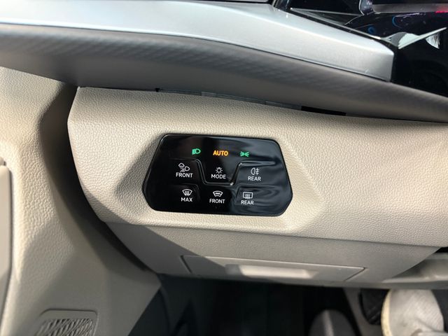 T7 Multivan Life 2.0 TDI DSG PANO IQ.LIGHT NAVI