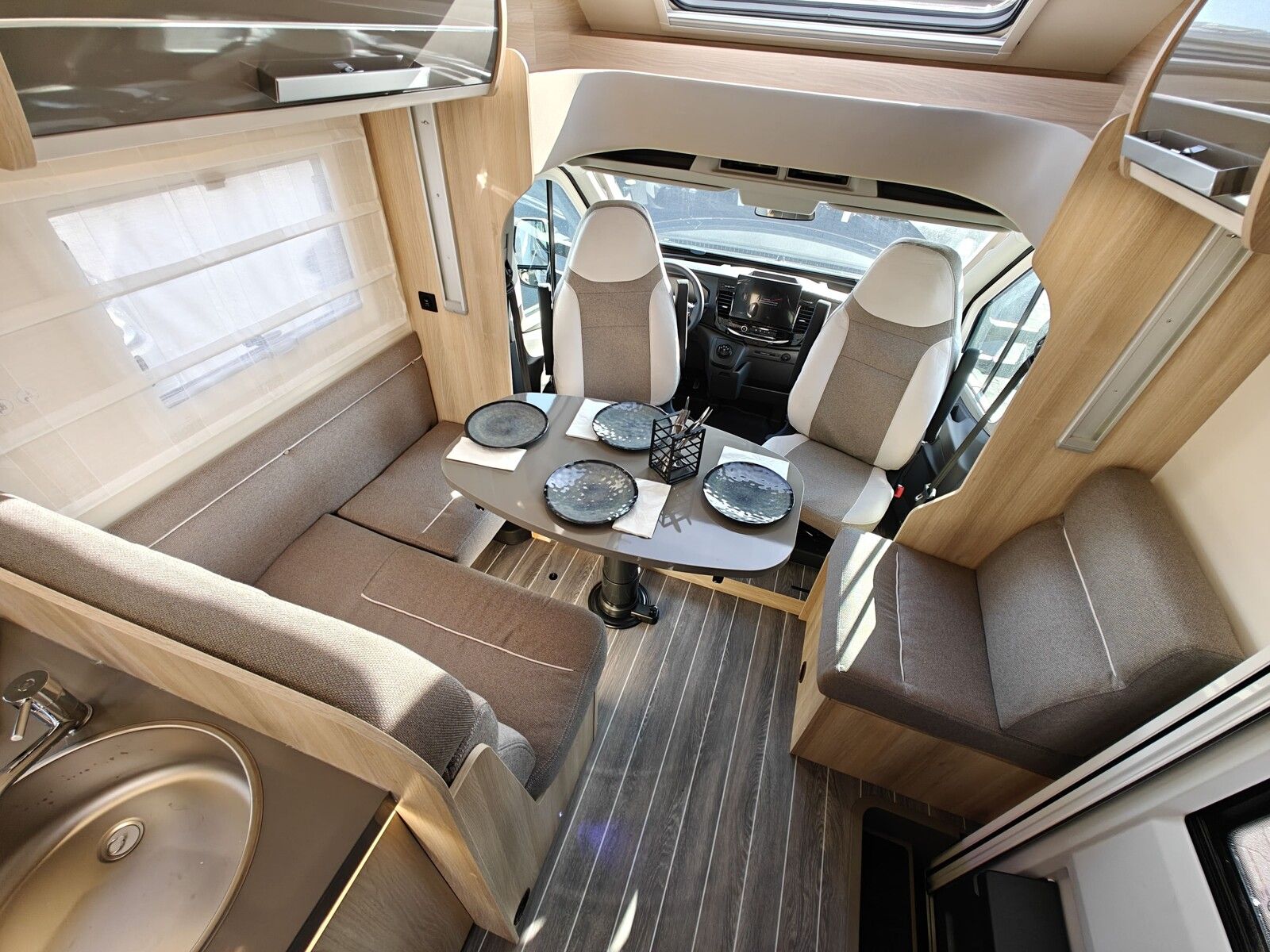 Fahrzeugabbildung NobelART T 7000