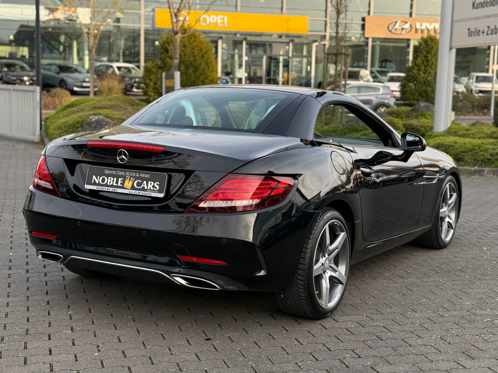 Fahrzeugabbildung Mercedes-Benz SLC 300 9G AMG Line MEMORY LED ACC