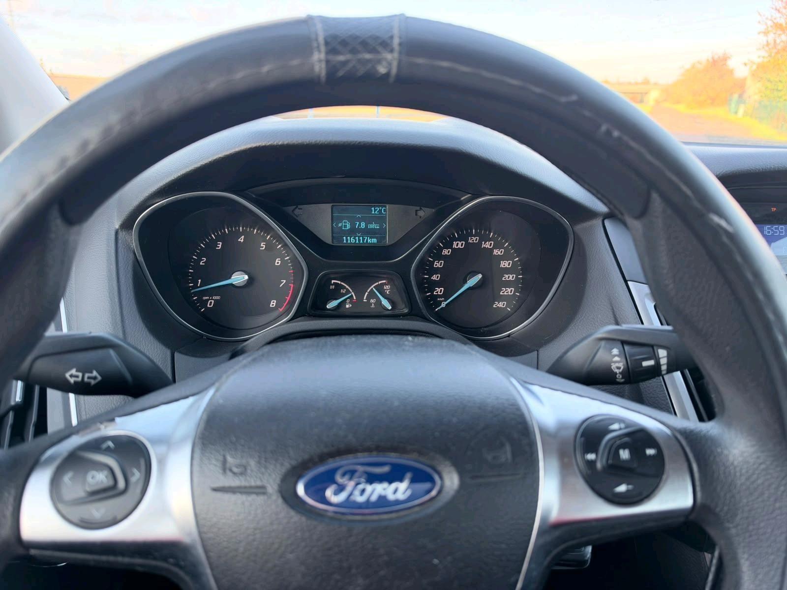 Ford Focus 2011 — photo 12