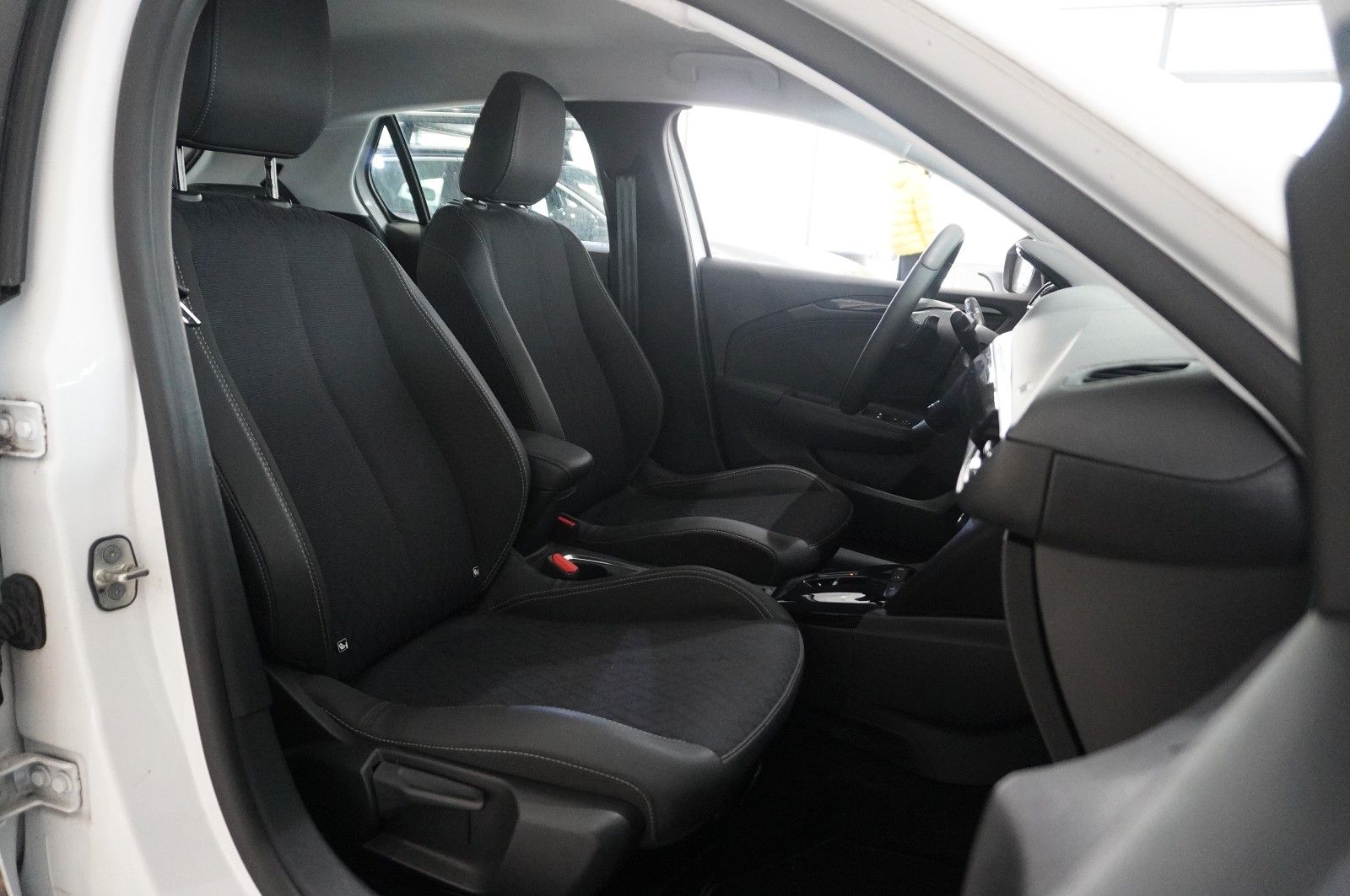 Fahrzeugabbildung Opel Corsa F 1.2T ELEGANCE NAVI/LED/KAMERA/SPORT/DAB+