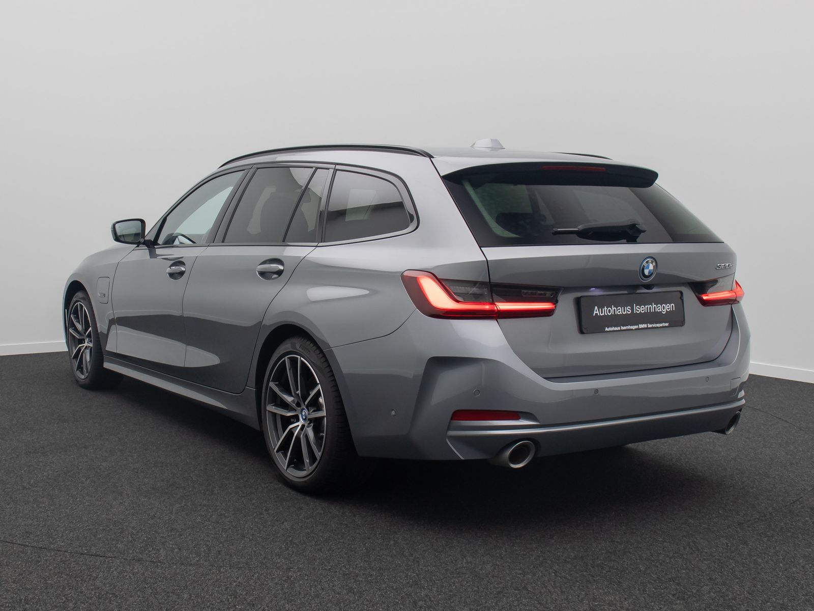 Fahrzeugabbildung BMW 320e Kamera DAB Leder Panorama Sport HUD 18Zoll