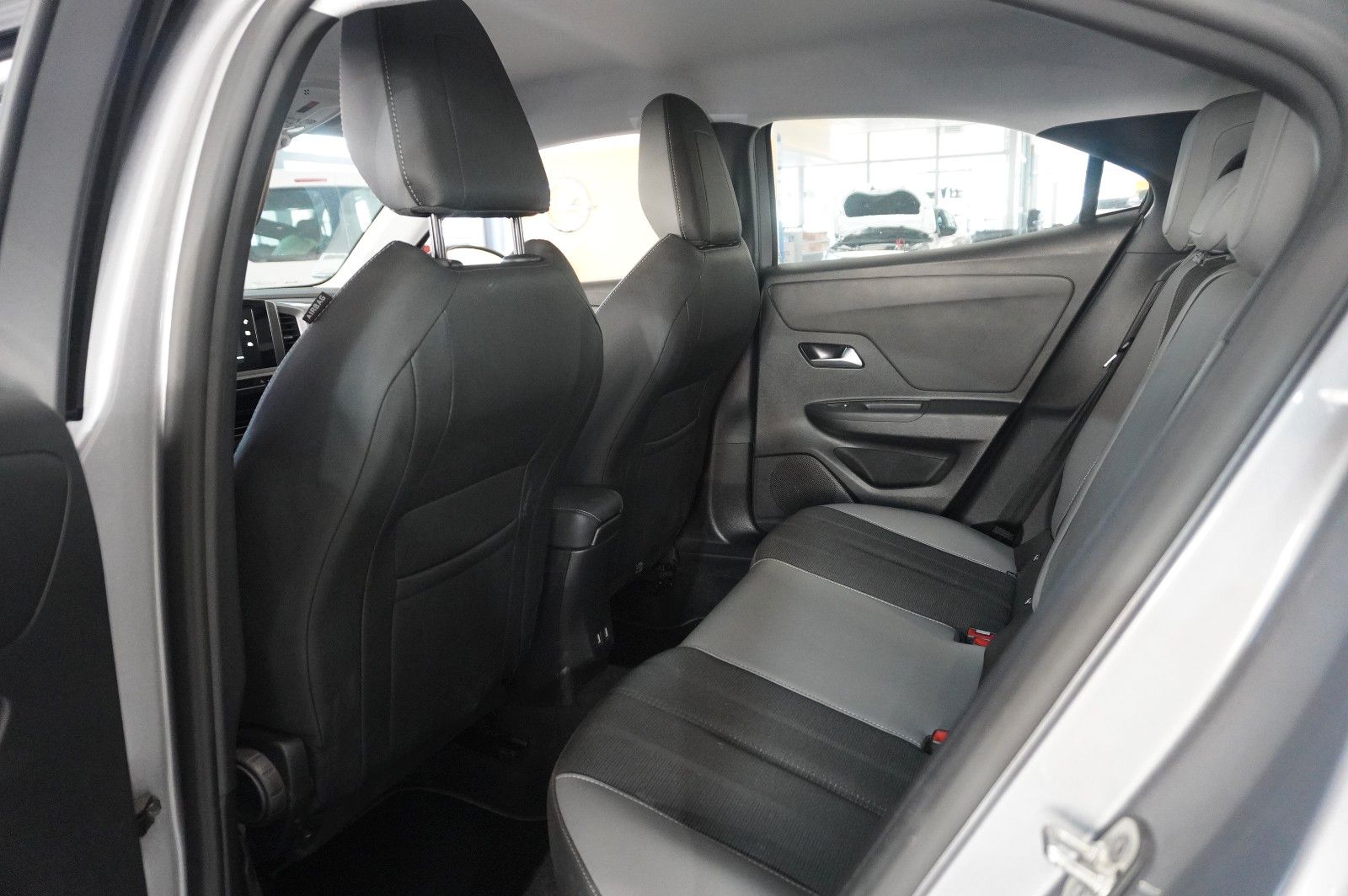 Fahrzeugabbildung Opel Mokka ELEGANCE 1.2T NAVI/LED/KAMERA/SPORT/SH/DAB