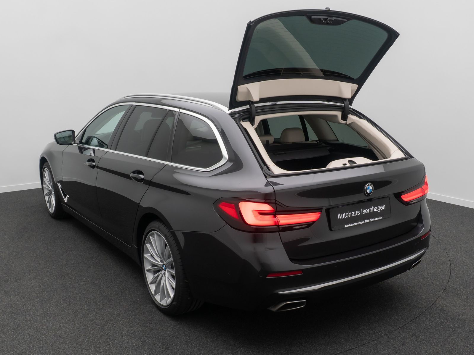 Fahrzeugabbildung BMW 520d Luxury Line Kamera DAB HiFi WLAN Alarm 19"