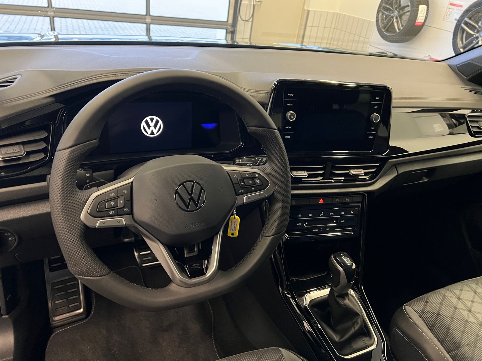 Fahrzeugabbildung Volkswagen T-Roc R-Line 1.5 TSI DSG *Black Style,AHK,Navi*