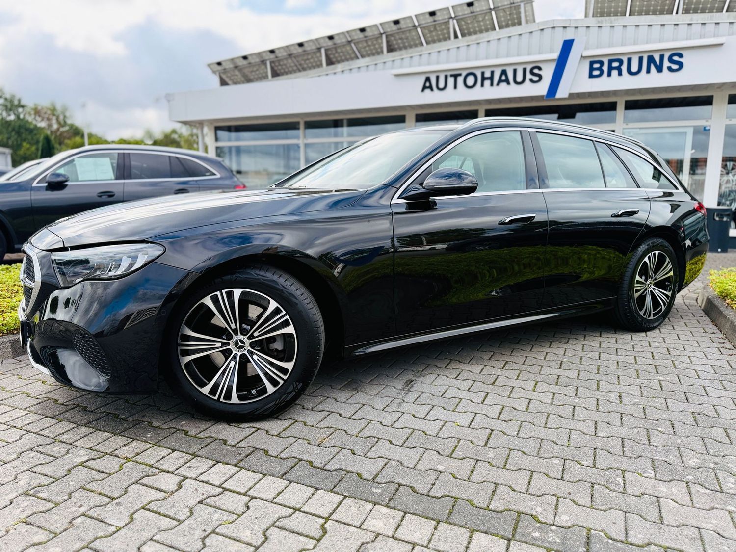 Fahrzeugabbildung Mercedes-Benz E 220 T d AVANTGARDE Advanced, AHK schw., Winter