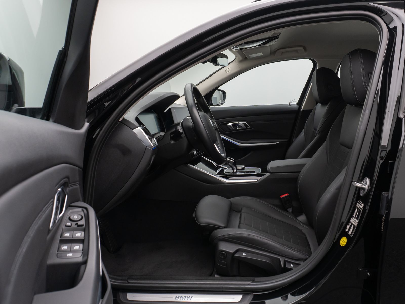 Fahrzeugabbildung BMW 320d SportLine DAB PDC Geschwindigkeitsreg Alarm