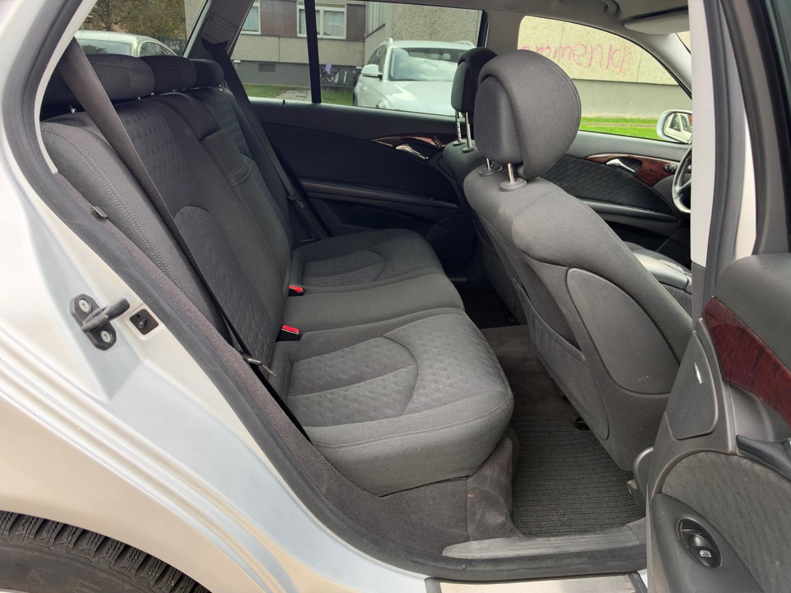 Mercedes-Benz E220 2005 — photo 9