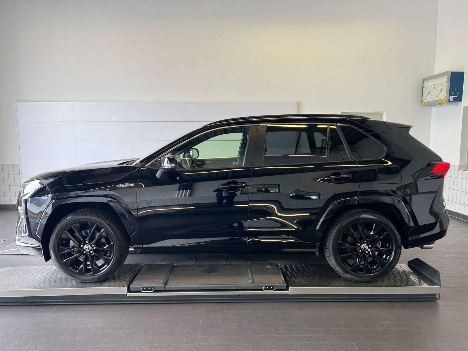 Fahrzeugabbildung Toyota RAV4 2.5 VVT-i Hybrid Black Edition 4x4 *AHK*