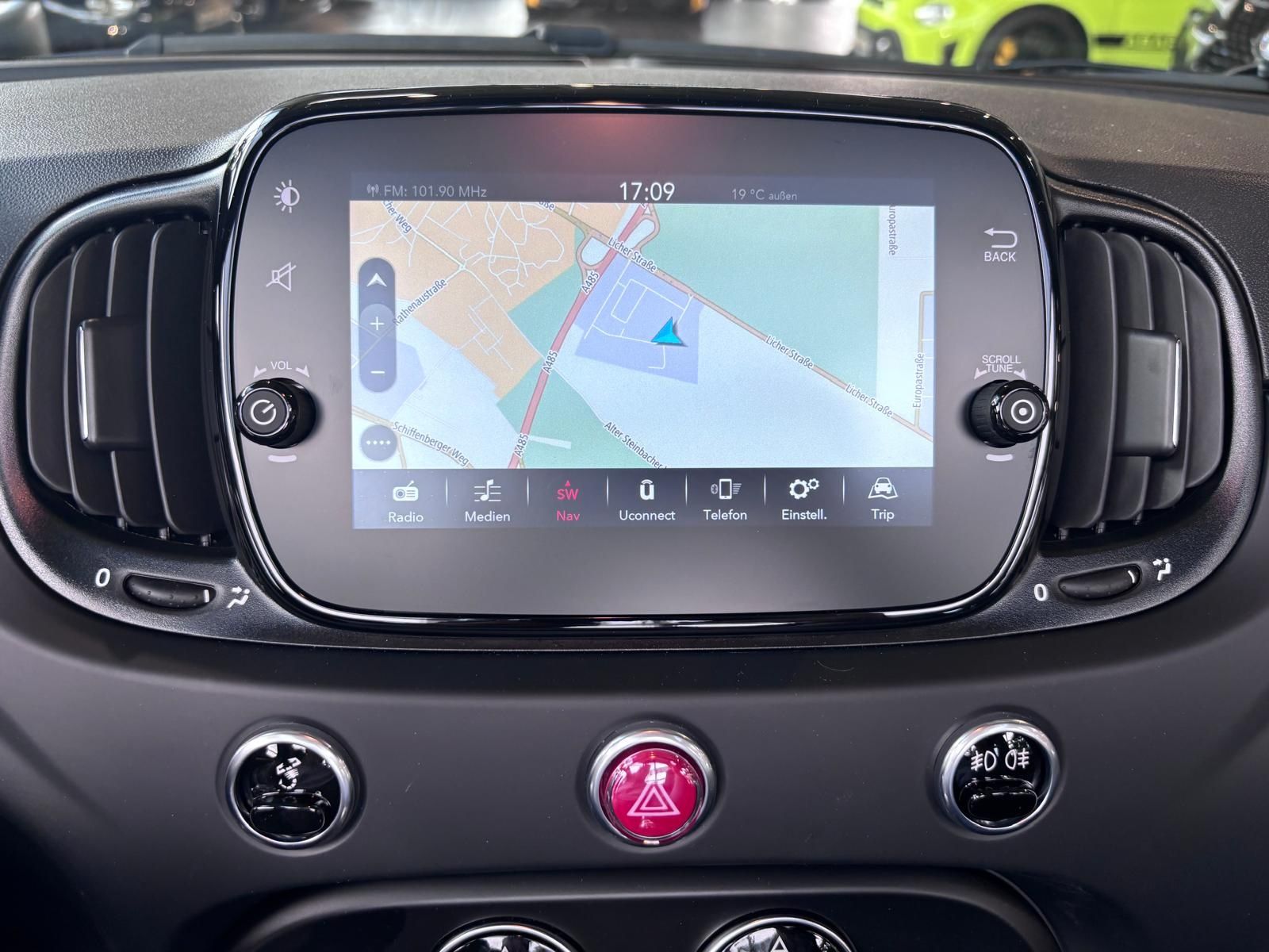 Fahrzeugabbildung Abarth 695C Turismo BEATS NAVI LEDER ALU