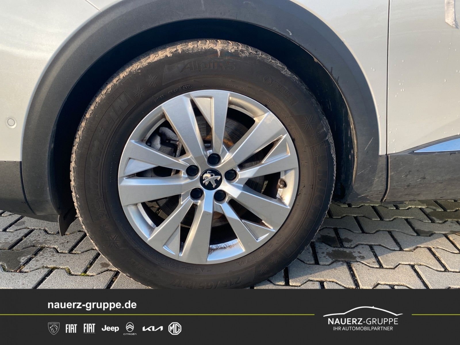 Fahrzeugabbildung Peugeot 3008 Hybrid 225 Allure