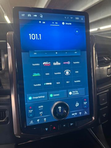 Ford F150 Lightning Lariat grosse Batterie im Vorlauf