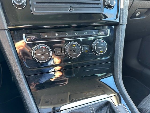 Fahrzeugabbildung Volkswagen Golf VII 1.2TSI "Cup" PARKLENK+SITZHZG+KLIMAAUT+
