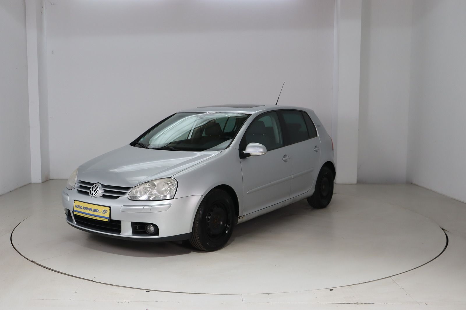 Fahrzeugabbildung Volkswagen Golf V 2.0 TDI DSG Tour HU 04.2028