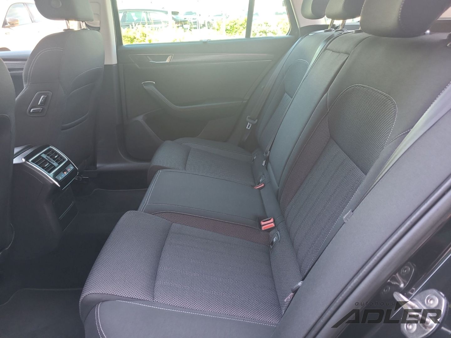 Skoda Superb Combi 2,0 TSI DSG Style AHZV Navi foto 12