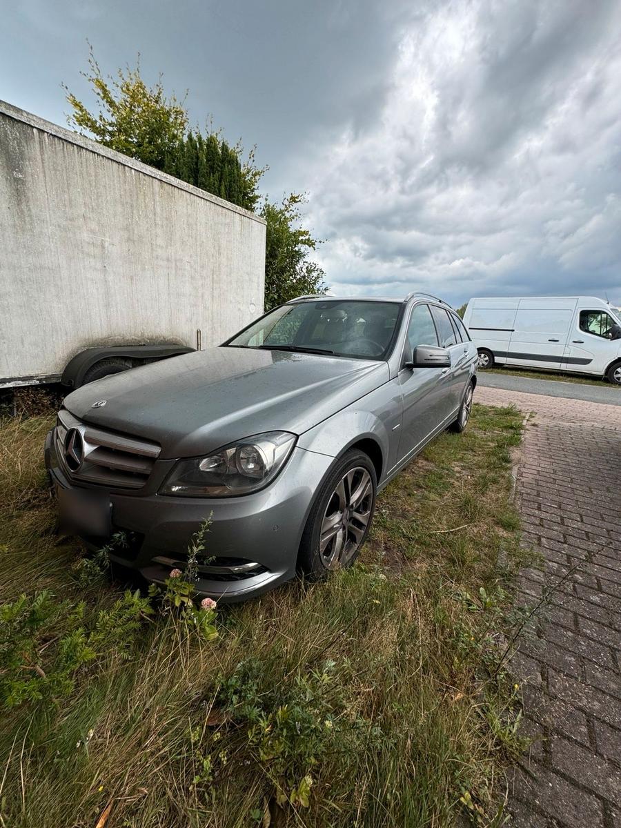 Mercedes-Benz C220 2011 — салон
