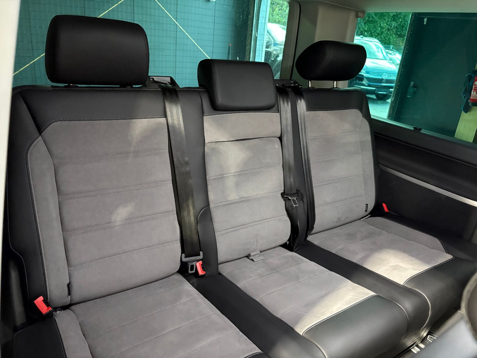 Fahrzeugabbildung Volkswagen T6.1 Transporter Multivan Edition 4MOTION/7-SITZ