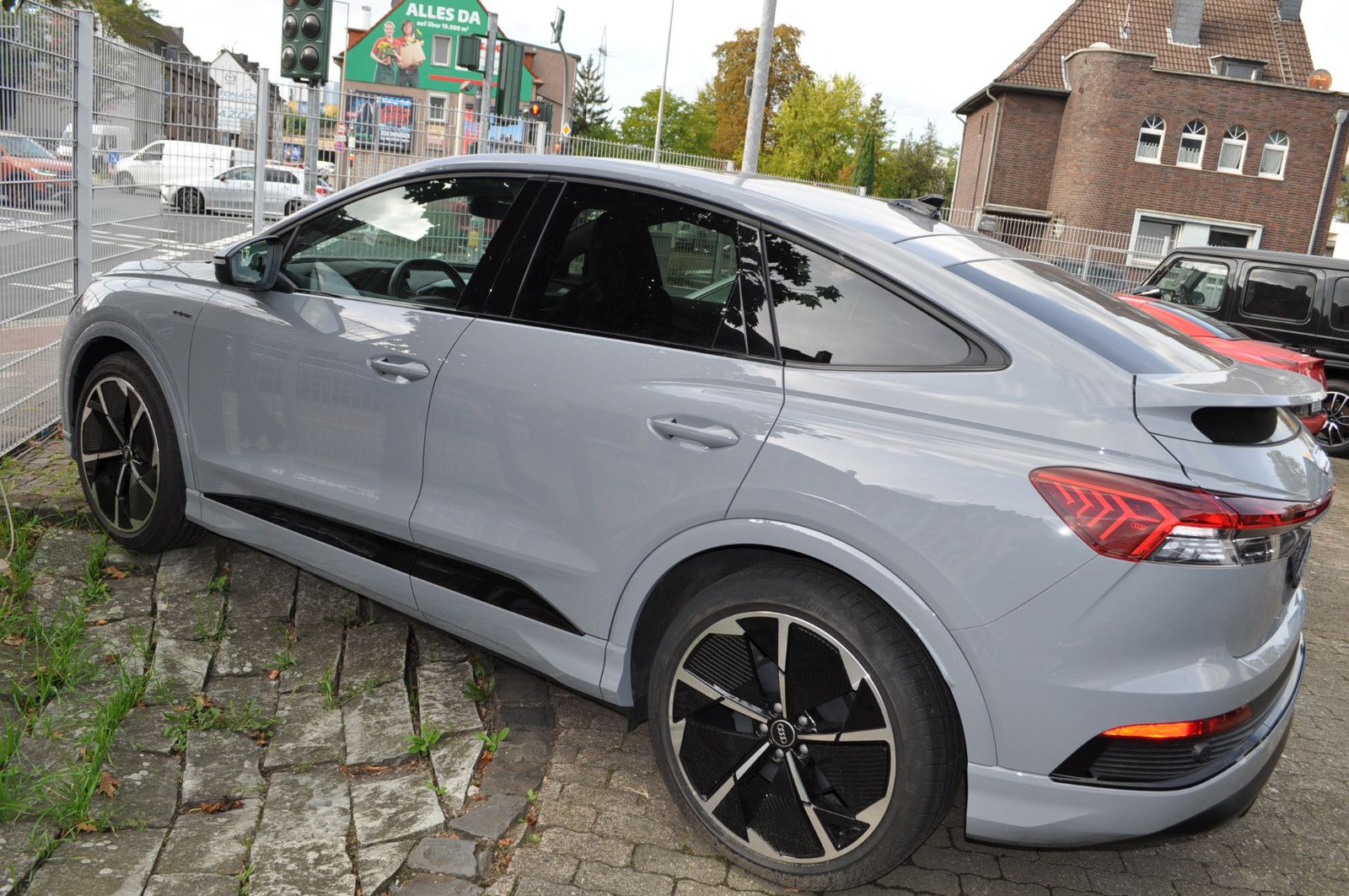 Fahrzeugabbildung Audi Q4 e-tron Sportback 50 e-tron quattro