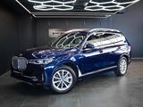 BMW X7 xDrive 40 d Design Pure Excellence INDIVIDUAL - blaue BMW X7