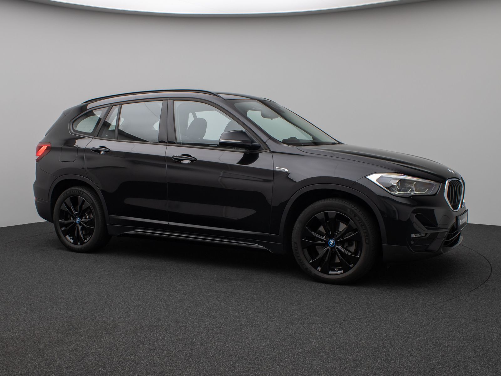 Fahrzeugabbildung BMW X1 xD25e Sport Line Kamera HUD DAB HiFi Komfort