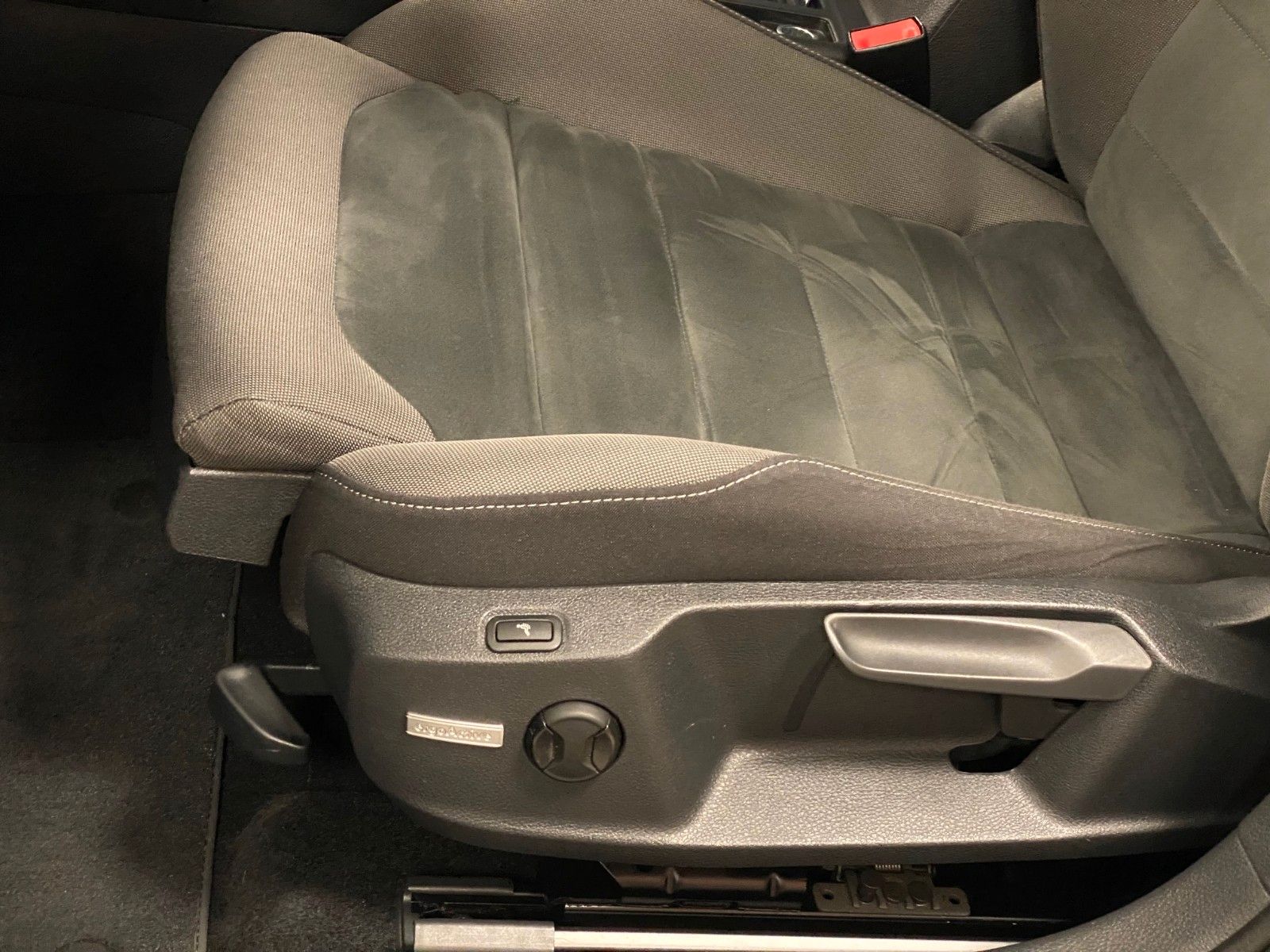 Fahrzeugabbildung Volkswagen Golf  7 1.4 TSI Highline+NAVI+LED+ergoActive+ACC