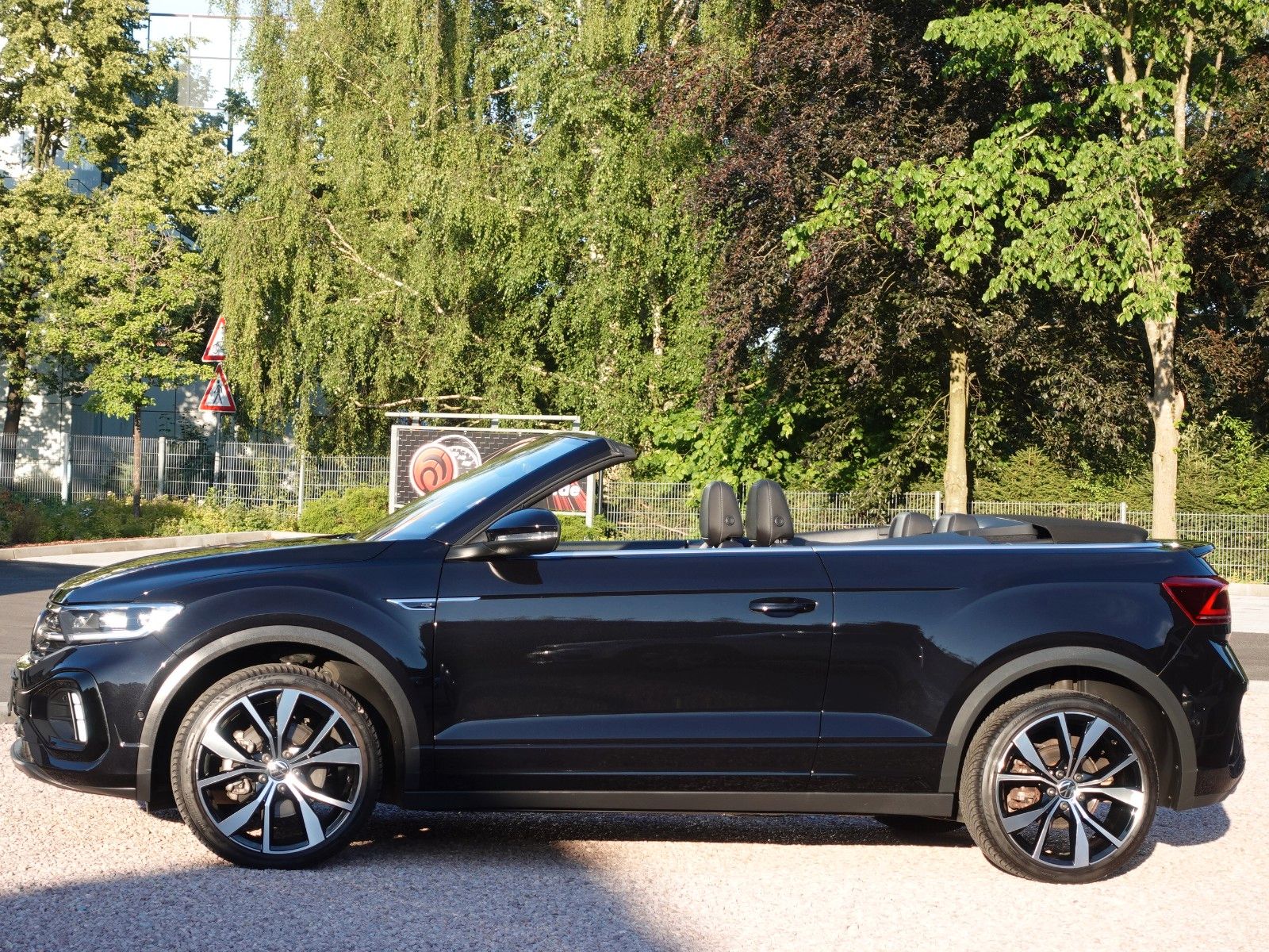 Fahrzeugabbildung Volkswagen T-Roc Cabriolet 1.5 TSI DSG R-Line AHK/Matrix/