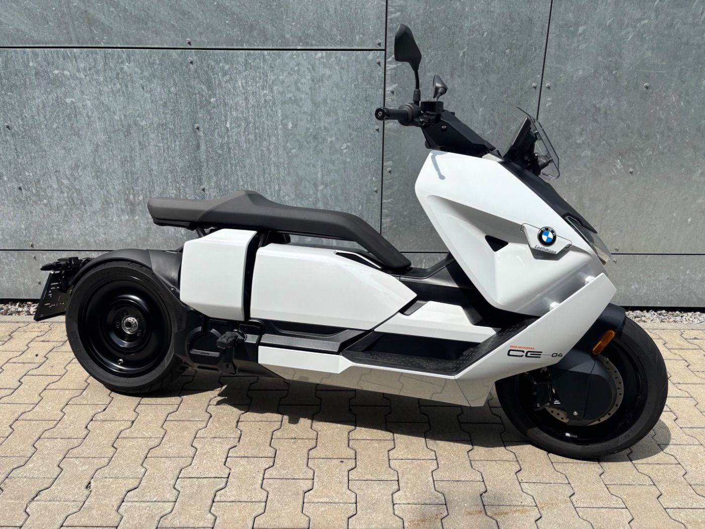 Fahrzeugabbildung BMW CE 04 2 Pakete Schnellladegerät
