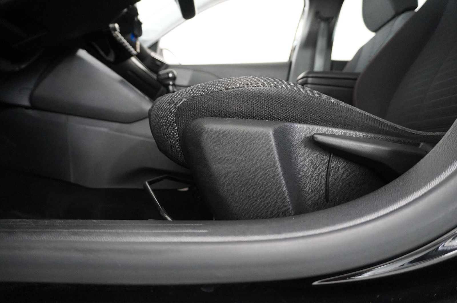 Fahrzeugabbildung Peugeot 208 1.2 ACTIVE PACK NAVI/LED/SPORT/PDC/TEMP./ASS