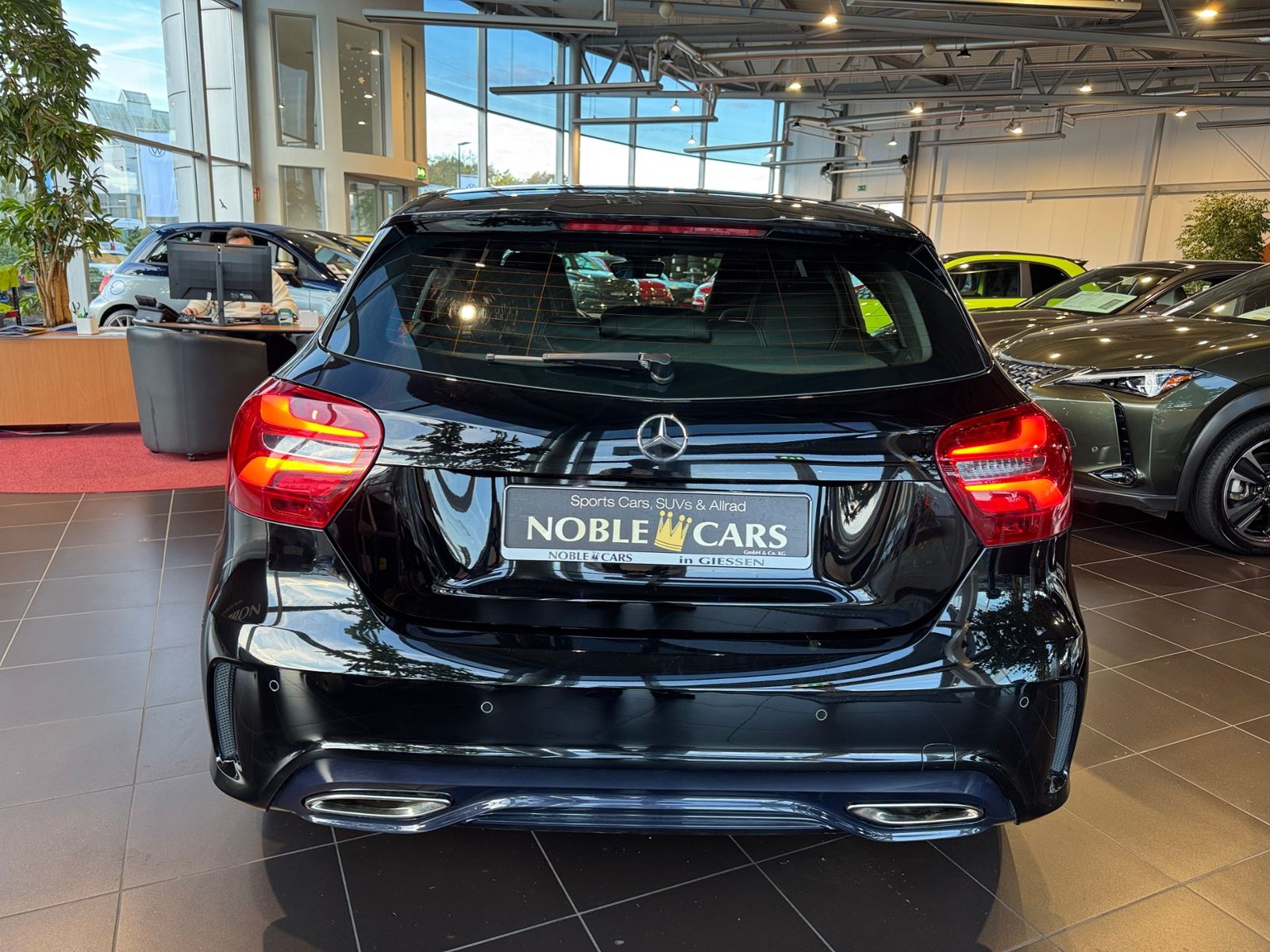 Fahrzeugabbildung Mercedes-Benz A 200 AMG Line PEAK Edition LED NAV SHZ 18"