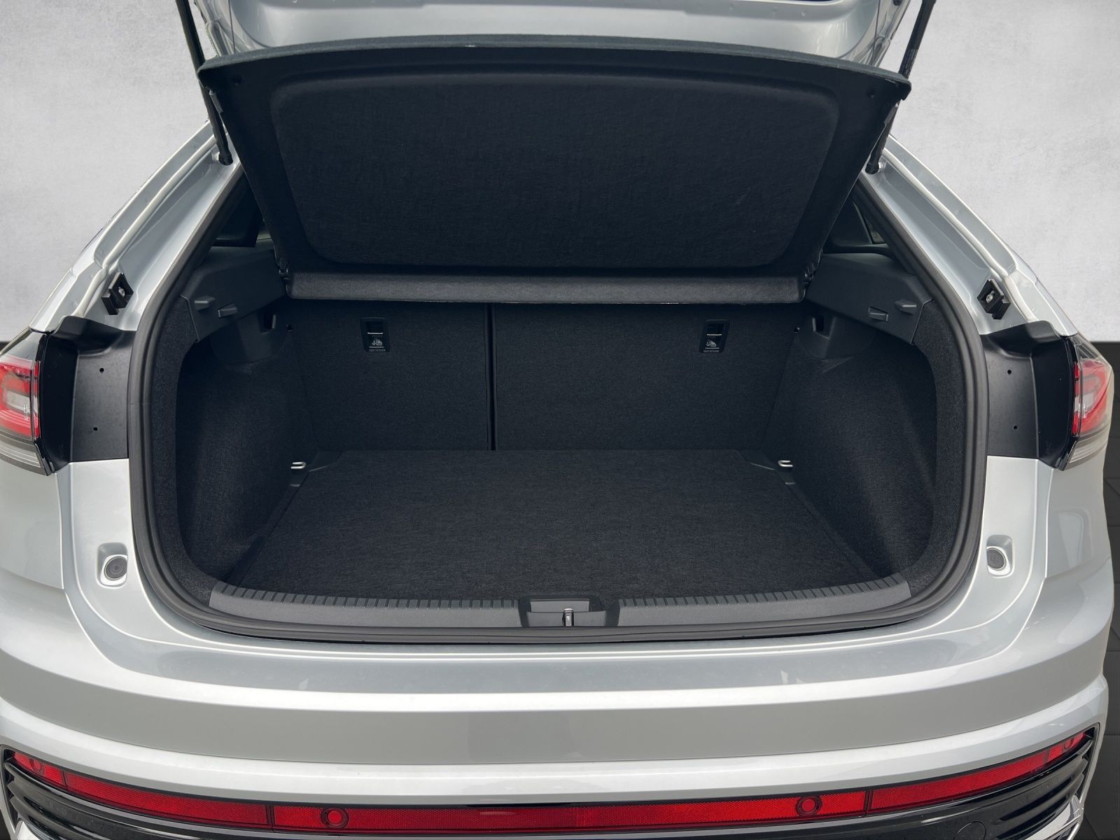 Taigo R-Line 1.0 TSI DSG IQ.Light*ACC*Navi