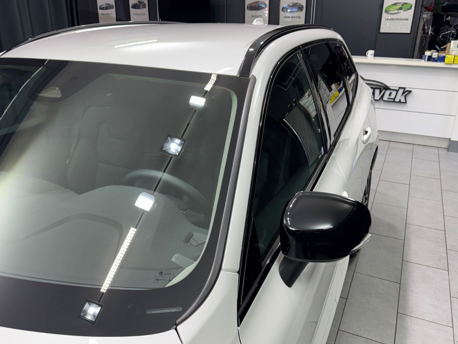 Fahrzeugabbildung Volvo XC 60 Plus Dark AWD |H/K|STDHZ|LED