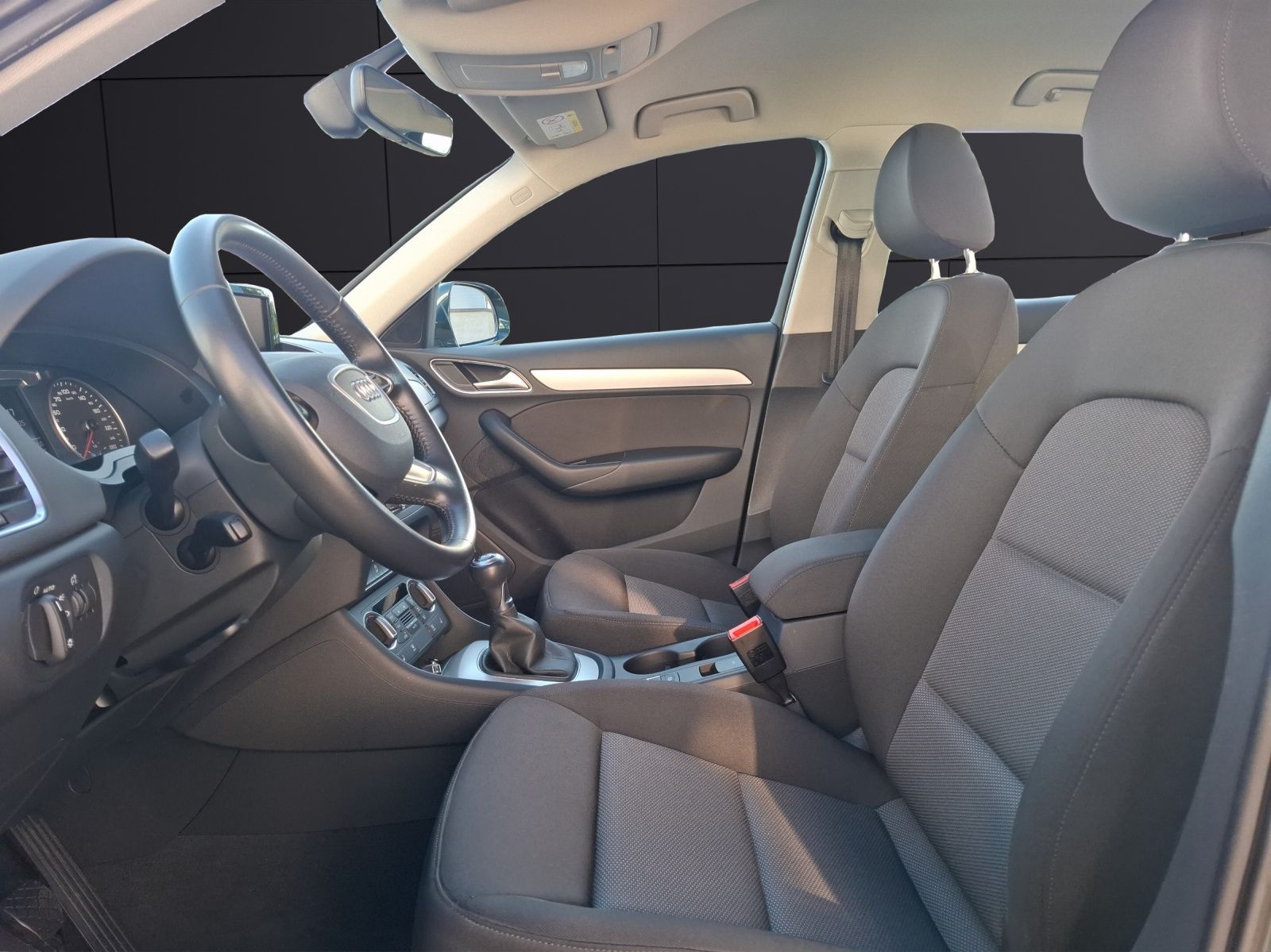 Fahrzeugabbildung Audi Q3 TDI LED AHK GRA PDC SH LM