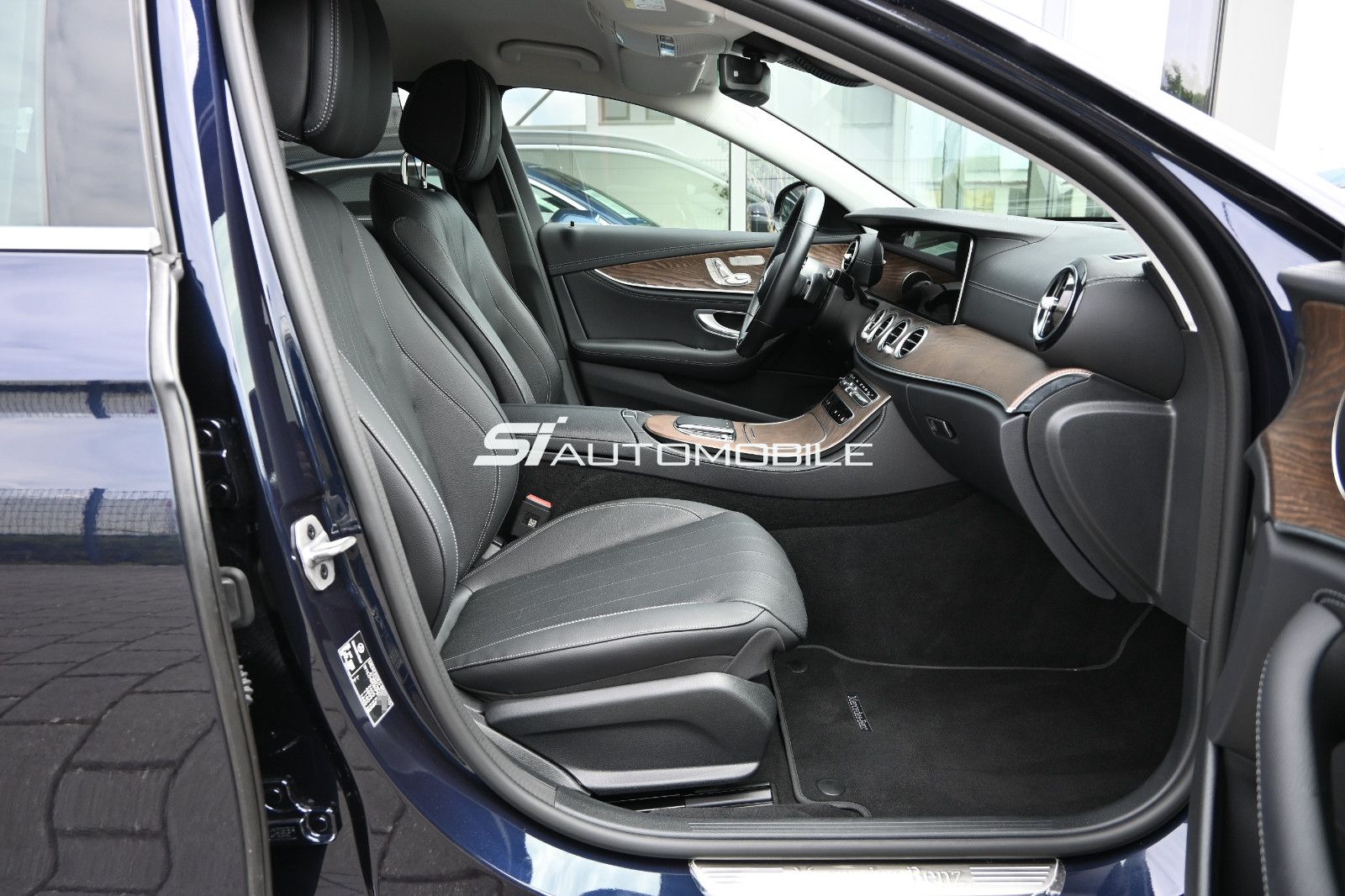 Fahrzeugabbildung Mercedes-Benz E 220 d T 9G-Tr. Exclusive °ACC°AHK°HEAD-UP°MEMO