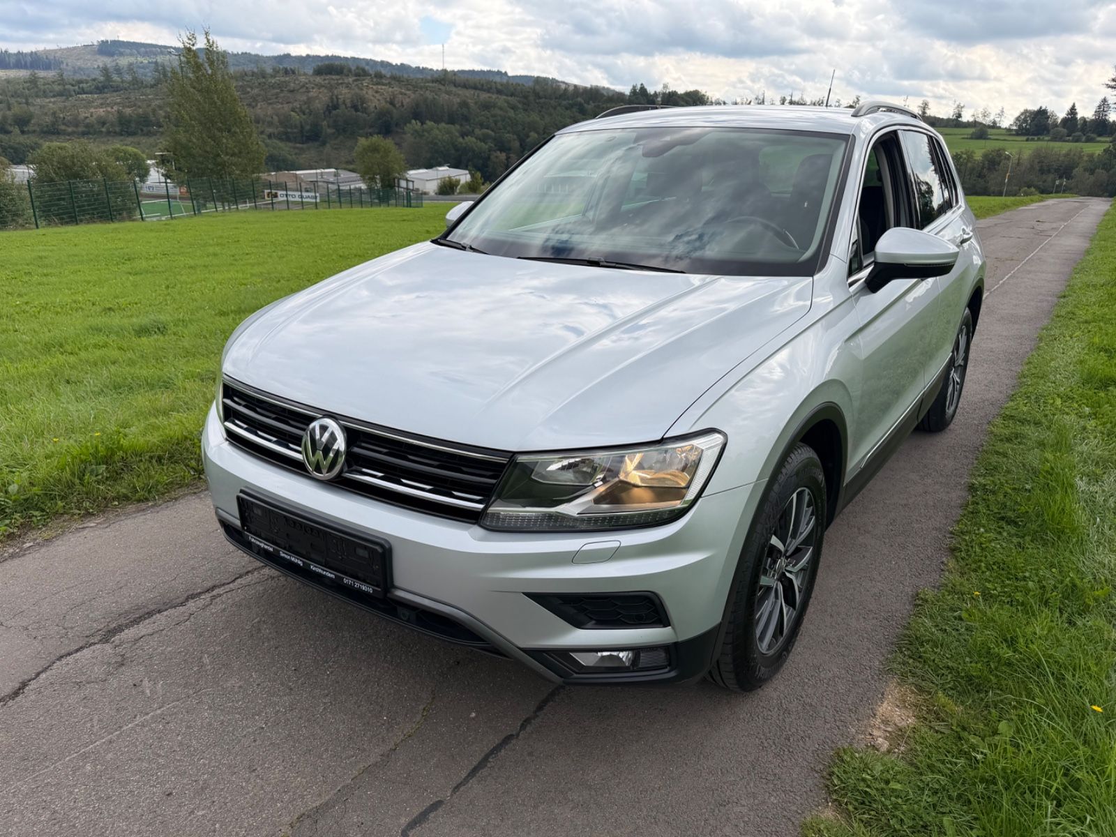 Volkswagen Tiguan - 1