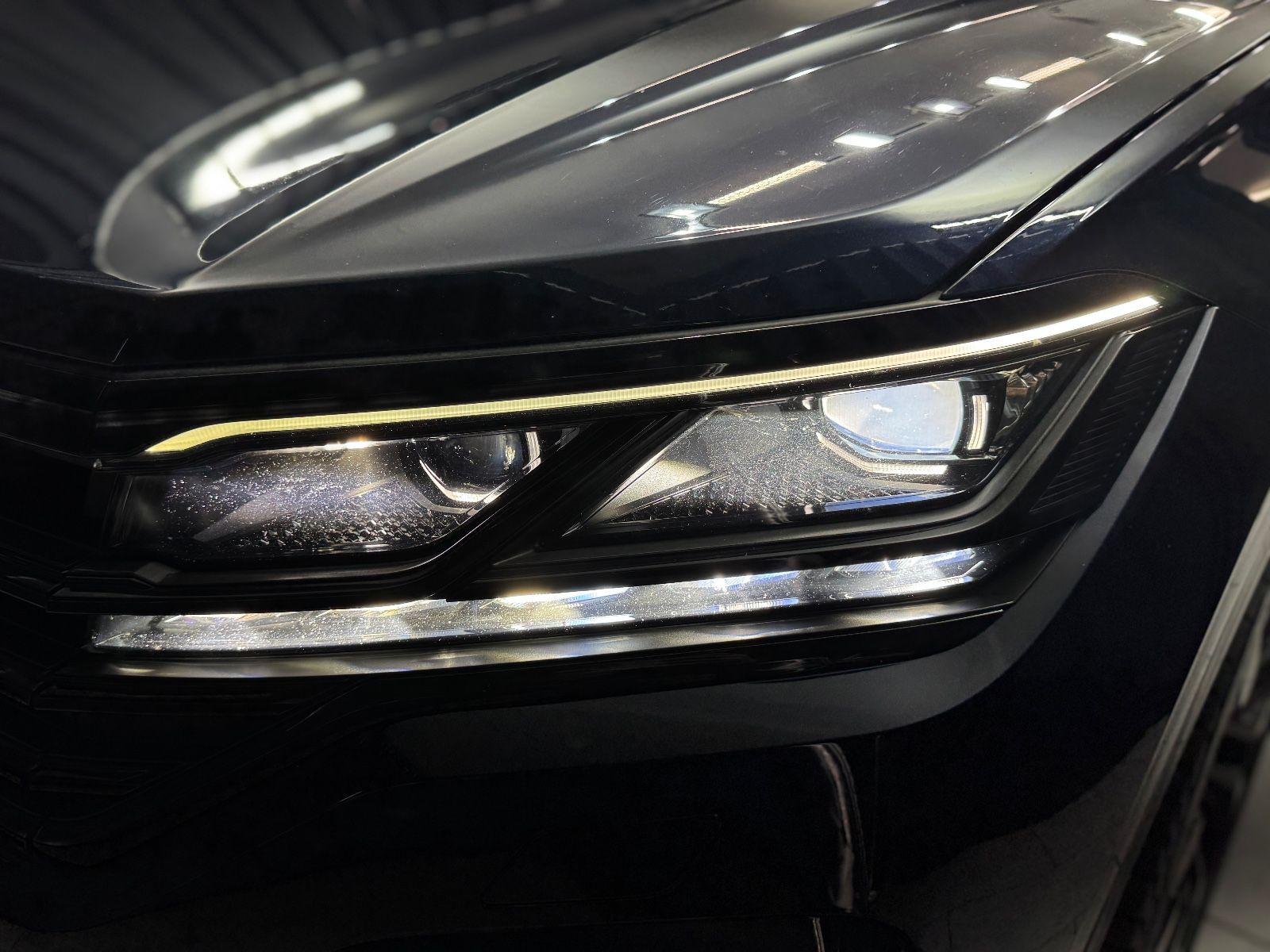 Fahrzeugabbildung Volkswagen Touareg 4.0 TDI V8 Atmosphere 4Motion|R-LINE|AHK